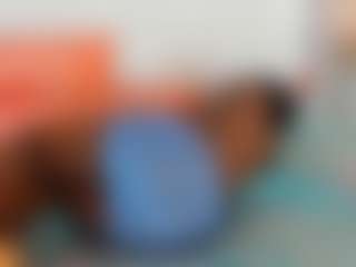 Live cam show with AlmaSaennz - Ebony on Milfs Live | colombia