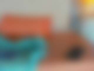Live cam show with AlmaSaennz - Skinny MILF on Cam Slut