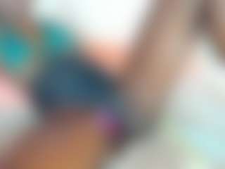 Live cam show with AlmaSaennz - Ebony MILF on Camiplay Live