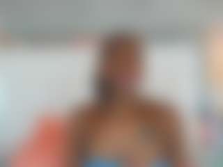 AlmaSaennz MILF webcam performer live streaming