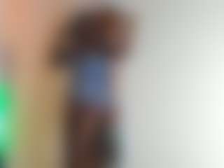 Live cam show with AlmaSaennz - Mature on StripNow