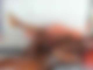 AlmaSaennz MILF webcam performer live streaming