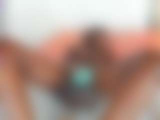 AlmaSaennz MILF webcam performer live streaming