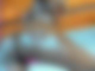 AlmaSaennz MILF webcam performer live streaming