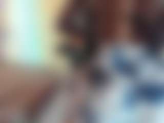 Live cam show with AlmaSaennz - Ebony MILF on Camsoda
