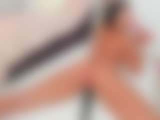 Live cam show with Erikabeee1 - Striptease Young Adult on AdultVida.com