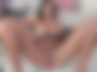 Live cam show with Erikabeee1 - Fingering on CamClone