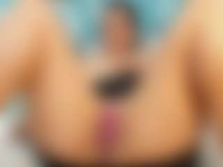 Live cam show with miilaklum - Skinny on Uber Horny