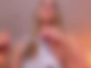 Live cam show with Mia Silva - Blonde Hair on Camversity