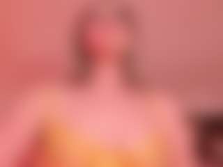 Live cam show with Mia Silva - Flashing on Camsoda