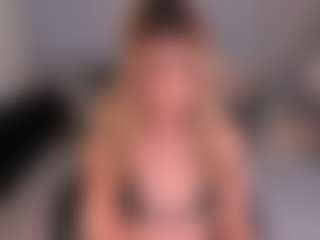 Live cam show with Mia Silva - Blonde Hair on Latina Girls