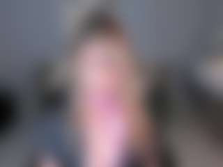 Live cam show with Mia Silva - Blonde Hair on madthumbs