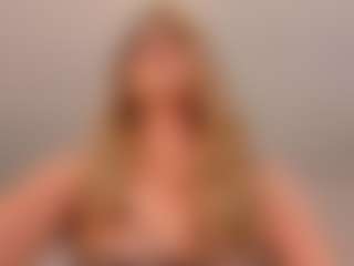 Live cam show with Mia Silva - Double Penetration on Camsoda