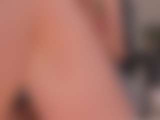 Live cam show with Mia Silva - Squirt on liverealitysex.com