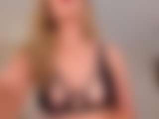 Live cam show with Mia Silva - Blonde Hair on Camsoda