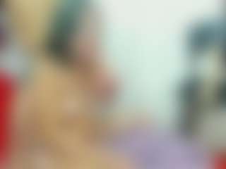 Yacksii-Grammss MILF webcam performer live streaming