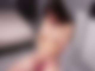 Live cam show with Delly - Athletic on Milf Play