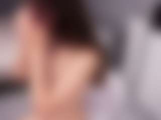 Live cam show with Delly - Twerk on Milf Play