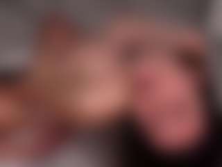 Live cam show with Delly - Squirt on eurowanks.com