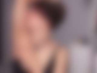 Live cam show with Delly - Twerk on StripNow