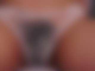 Live cam show with Delly - Natural on liverealitysex.com