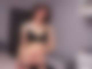 Live cam show with Delly - Bedroom on Mixed Magazine Live