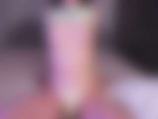 Live cam show with Delly - Doggy Style on AdultVida.com