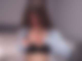 Live cam show with Delly - Hairy Pussy on StripNow