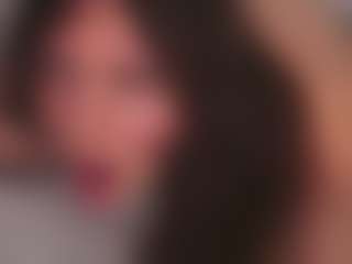 Live cam show with Delly - Big Ass on StripNow