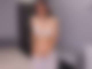 Live cam show with Delly - Athletic Teen (18+) on Cam Slut