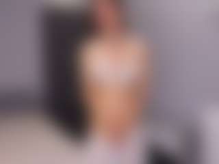 Live cam show with Delly - Sexwebcam Athletic on Livezox