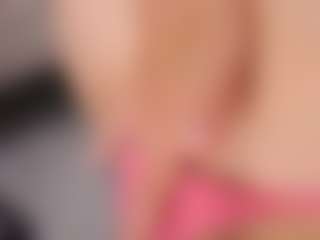 Live cam show with Delly - Nipple Piercings on Uber Horny