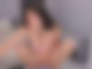 Live cam show with Delly - Natural on Uber Horny