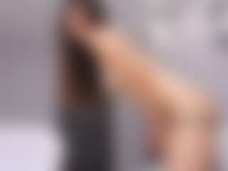 Live cam show with Delly - Shaved Pussy on liverealitysex.com
