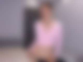 Live cam show with Delly - Full Nudity on CamwithHer