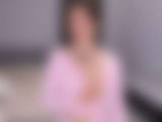 Live cam show with Delly - Athletic on CamwithHer