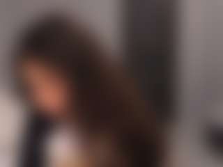 Live cam show with Delly - Skinny on CamwithHer