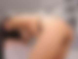 Live cam show with Delly - Bikini on Camsoda