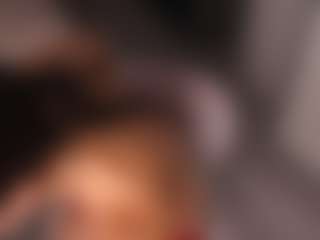 Live cam show with Delly - Deepthroat on Uber Horny