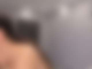 Live cam show with Delly - Bikini on Uber Horny