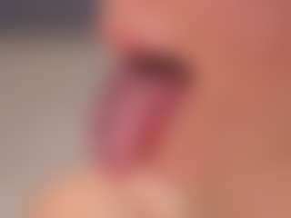 Live cam show with Delly - Athletic on Streamer API