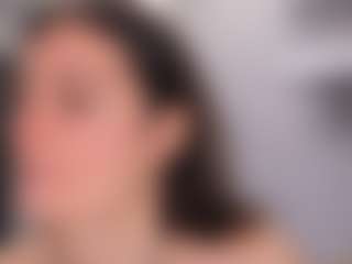Live cam show with Delly - Skinny on Camsoda