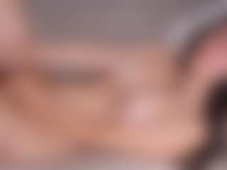 Live cam show with Delly - Athletic on AdultVida.com