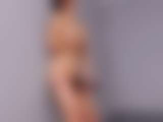 Live cam show with Delly - Fingering on TeamSkeetLive