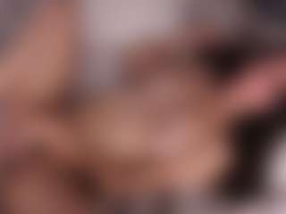 Live-camshow met Delly - Athletic Brown Eyes op Camsoda