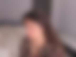 Live cam show with Delly - Athletic Teen (18+) on Camsoda