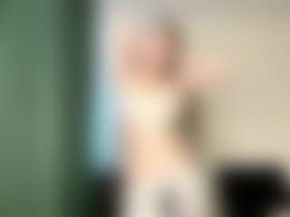 Live cam show with Sofia - Tongue on SxyPornLive