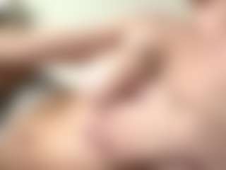 Live cam show with Sofia - Tongue on Uber Horny