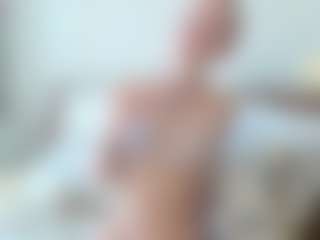 Live cam show with ElvinaBrowning - Gray Eyes on Milf Play