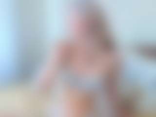 Live cam show with ElvinaBrowning - Legs on CamClone